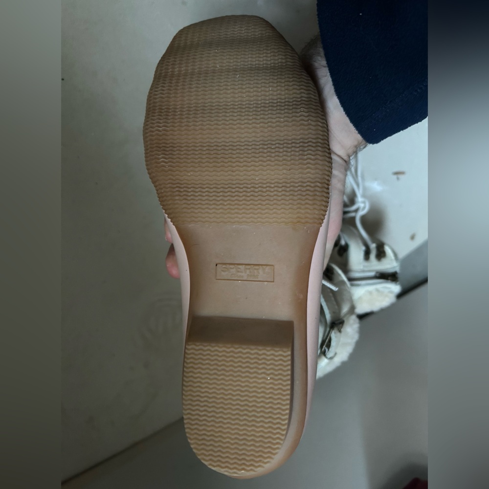 Sperry Leather Duck ๐ฆ Boots in Stylish Pink and Cream with Australian Sheep Fur. - Picture 4 of 9